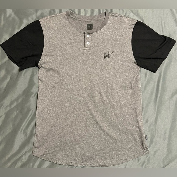 Men’s HUF Henley T-Shirt Size M - Picture 1 of 5